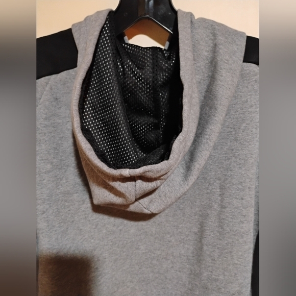 Puma Size Medium Men's Two-Tone Gray Hoodie Pullover Sweatshirt - Picture 4 of 5